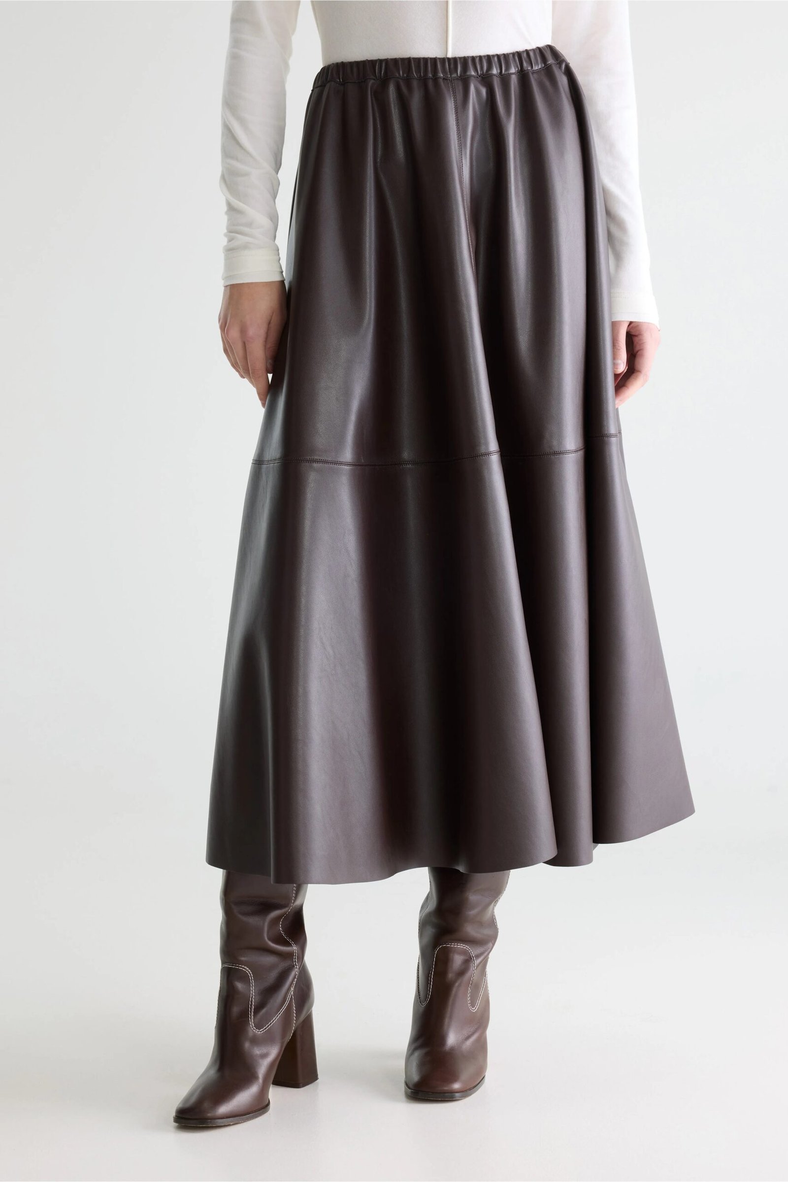 hezra faux leather long skirt (261 / w / dark roast)