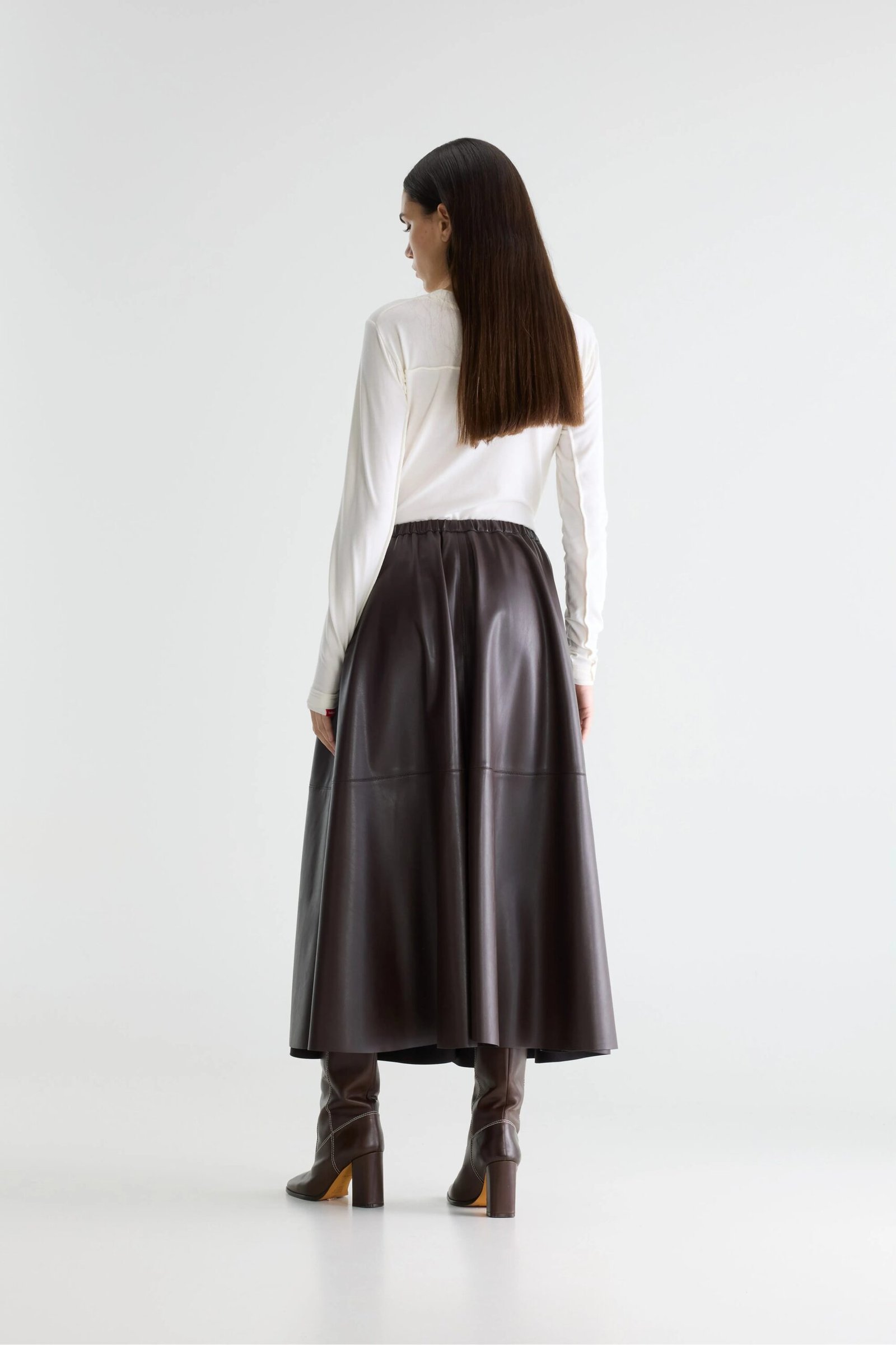 hezra faux leather long skirt (261 / w / dark roast)