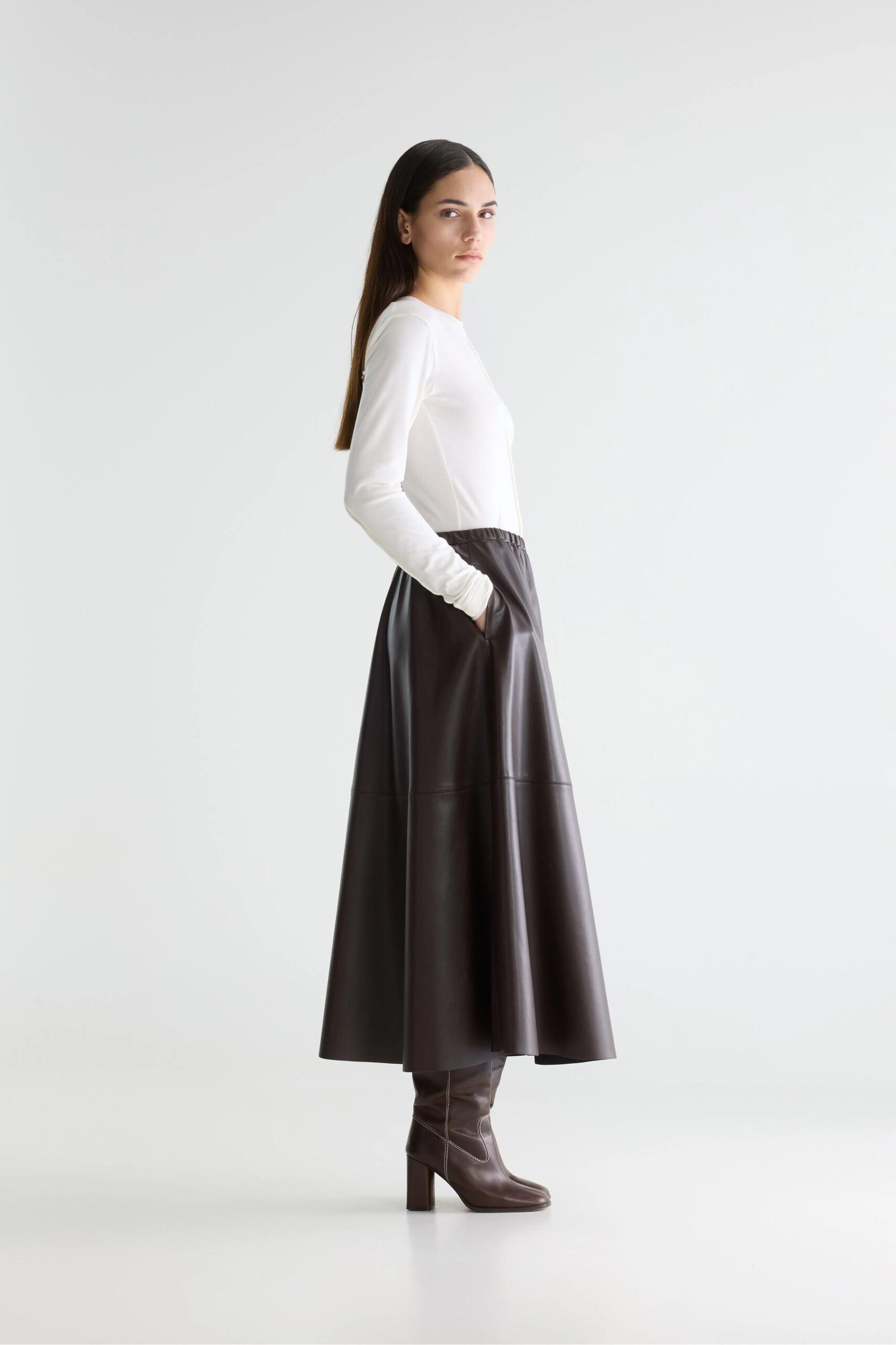 hezra faux leather long skirt (261 / w / dark roast)